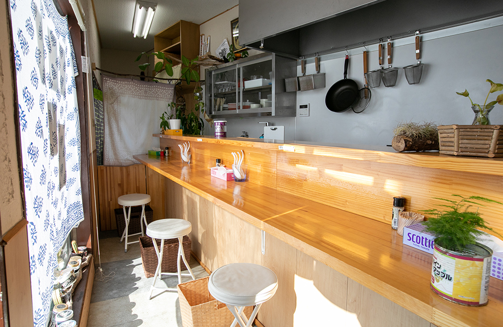 カウンター3席のラーメン屋です